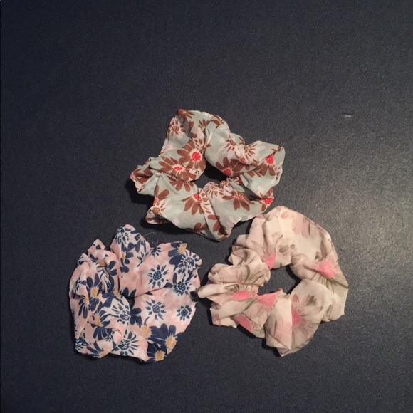 FLORAL SCRUNCHIES!! - Picture 2 of 3